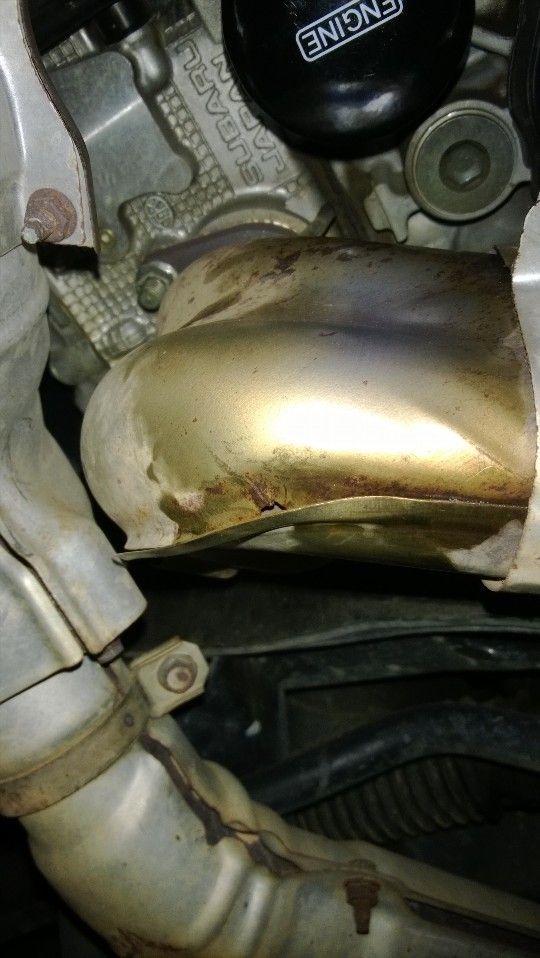 exhaust_pipe_crack.jpg
