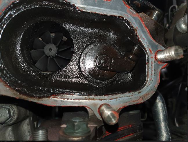 oily turbine housing.JPG