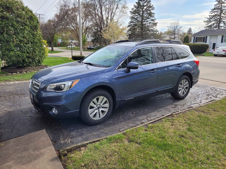 2015 Subaru Outback.jpg